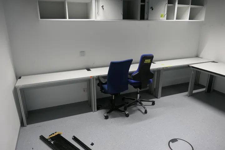 3x ELBAO - Arbeitstisch mit 2x Bürostuhl Maße in cm je ca. 150 x 50 x 76